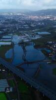 Vertikale Video von Flut Landwirtschaft Felder nach Regen Sturm Antenne Aussicht