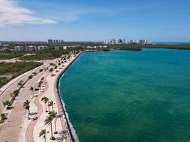 aéreo ver de malecón tajamar en cancún, mexico foto