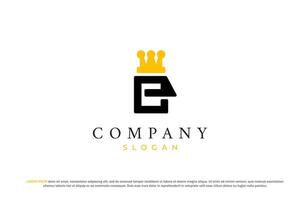 logo letter e king head crown vector