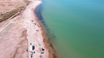 zumbido moscas terminado pescadores en el apuntalar de el lago video