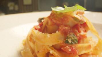 Presentation of a ready-to-eat pasta dish on camera video