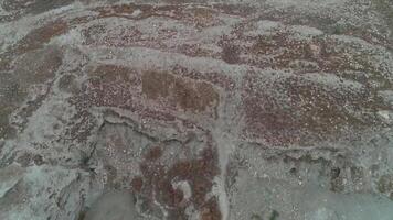 Drönare kam flygande över arkeologisk webbplats med arbetssätt arkeologer i ark av bukhara fästning video