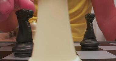 chico obras de teatro ajedrez. ajedrez cifras extremo de cerca. video