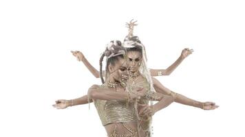 moderne glamour Indien danses sur une blanc Contexte video