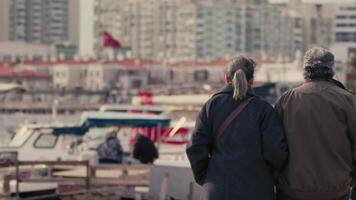 dépenses temps dans Dock près le mer video