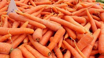 pile carrot displaying at local shop. video