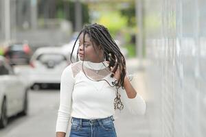 A young woman with his hairstyle and the atmosphere of living in the community. photo