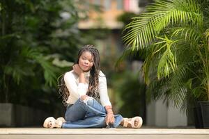 A young woman with his hairstyle and the atmosphere of living in the community. photo