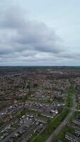 aereo Visualizza di Residenziale edifici a nord luton città di Inghilterra video