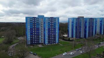 antenn se av norr luton stad under molnig och regnig dag. luton, England Storbritannien. Mars 19:e, 2024 video