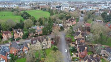 aereo metraggio di storico Oxford centrale città di Oxfordshire, Inghilterra unito regno. marzo 23, 2024 video