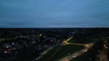 hoch Winkel Nacht Aufnahmen von beleuchtet harpenden Stadt, Dorf von England großartig Großbritannien. März 16., 2024 video