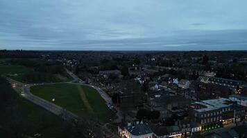 hoog hoek nacht beeldmateriaal van verlichte harpenden stad- van Engeland Super goed Brittannië. maart 16e, 2024 video