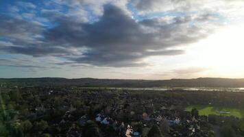 hoog hoek visie van historisch Oxford centraal stad van Oxfordshire, Engeland Verenigde koninkrijk gedurende oranje zonsondergang. maart 23e, 2024 video