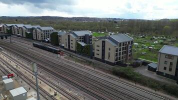 aereo Visualizza di Oxford città ferrovia stazione vicino fiume Tamigi a Oxford città di Inghilterra unito regno. marzo 23, 2024 video