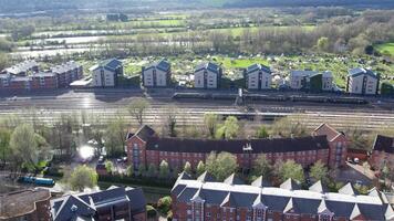 aereo Visualizza di Oxford città ferrovia stazione vicino fiume Tamigi a Oxford città di Inghilterra unito regno. marzo 23, 2024 video