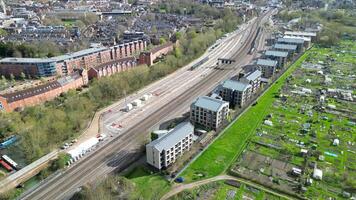 aereo Visualizza di Oxford città ferrovia stazione vicino fiume Tamigi a Oxford città di Inghilterra unito regno. marzo 23, 2024 video