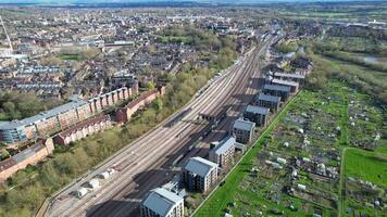 aereo Visualizza di Oxford città ferrovia stazione vicino fiume Tamigi a Oxford città di Inghilterra unito regno. marzo 23, 2024 video