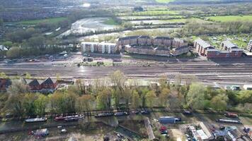 aereo Visualizza di Oxford città ferrovia stazione vicino fiume Tamigi a Oxford città di Inghilterra unito regno. marzo 23, 2024 video