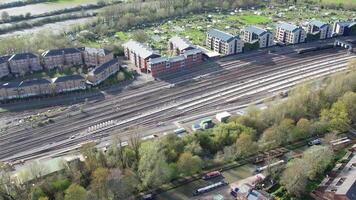 aereo Visualizza di Oxford città ferrovia stazione vicino fiume Tamigi a Oxford città di Inghilterra unito regno. marzo 23, 2024 video