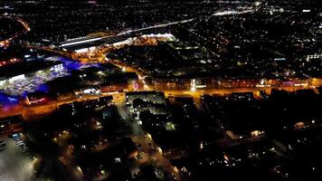 tempo periodo metraggio di illuminato centrale Cambridge città di Inghilterra UK durante notte. marzo 21, 2024 video