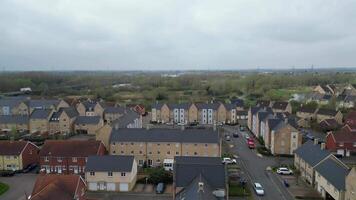 hög vinkel antal fot av bostads- hem på central helgon neots Cambridgeshire. England Storbritannien. Mars 21:a, 2024 video