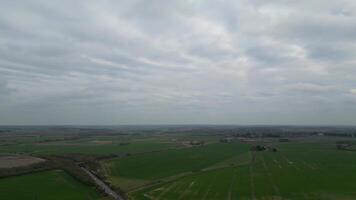 hoog hoek beeldmateriaal van woon- huizen Bij centraal heilige neots Cambridgeshire. Engeland uk. maart 21e, 2024 video