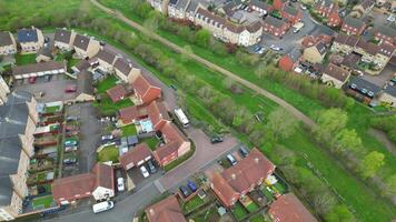 alto angolo metraggio di Residenziale le case a centrale santo neots cambridgeshire. Inghilterra UK. marzo 21, 2024 video