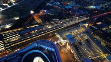 aéreo imágenes de iluminado alto edificios durante noche a central Birmingham ciudad de Inglaterra genial Bretaña. marzo 30, 2024 video