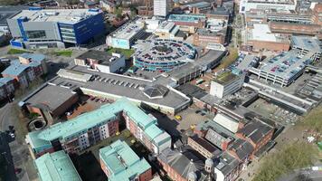 hög vinkel antal fot av central coventry stadens centrum byggnader på stad Centrum av England förenad rike. Mars 30:e, 2024 video