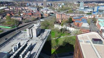 Alto ângulo cenas do central coventaria centro da cidade edifícios às cidade Centro do Inglaterra Unidos reino. marcha 30, 2024 video