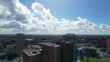 alto ángulo imágenes de central Coventry céntrico edificios a ciudad centrar de Inglaterra unido Reino. marzo 30, 2024 video