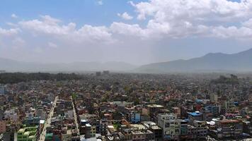 antenne visie van kathmandu. Nepal. stedelijk waterweg video