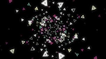 hermosa racimo de numeroso multicolor neón triangulos flotante en un resumen ambiente en un negro. animación. animación de volador neón triangulos. foto