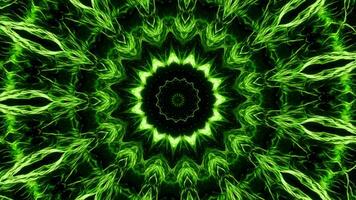 animatie van patroon met energie lijnen in ruimte. animatie. hypnotiserend patroon met in beweging lichtgevend draden van energie Aan zwart achtergrond. mooi psychedelisch patroon met knippert lichten video