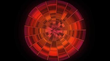 abstract rood cirkel verdeeld in sectoren roterend en flikkering eindeloos Aan zwart achtergrond. glinsterende cirkel met knippert lijnen draaien, naadloos lus. video