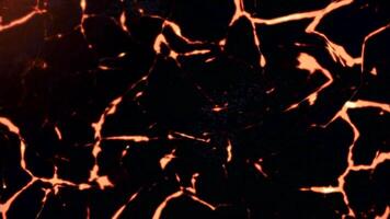 bruciando, rosso lava con crepe su pietra superficie, superiore Visualizza, senza soluzione di continuità ciclo continuo. astratto liquido magma in movimento e gorgoglio. video