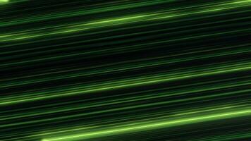 impresionante Derecho verde líneas brillante en el negro antecedentes y giratorio, sin costura bucle. reluciente rayos hilado sin cesar. video