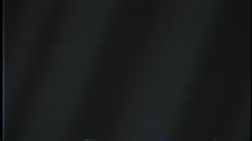 resumen negro antecedentes con despacio fluido blanco vigas de ligero y reluciente ruido de un señal, sin costura bucle. animación. monocromo amplio rayos Moviente en oscuro antecedentes. video