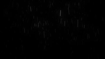 resumen lluvia gotas que cae abajo en negro fondo, sin costura bucle. animación. pesado lluvia, imitación de natural fenómeno. video