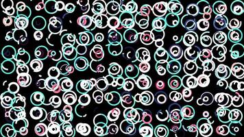 abstrakt rör på sig smal rader formning många cirklar svängande på svart bakgrund, sömlös slinga. animation. färgrik runda siffror, ringar spridning kaotiskt. video