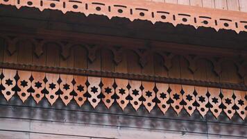 hermosa patrones en de madera casa. valores imágenes. arquitectura de de madera casa con patrones de antiguo ruso arquitectura. tallas y patrones en de madera casa video