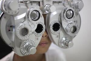 Kid eye test photo