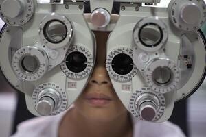 Kid eye test photo