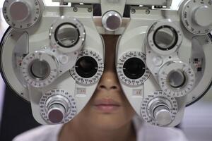 Kid eye test photo