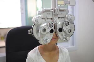 Kid eye test photo