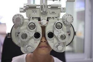 Kid eye test photo