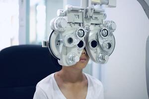 Kid eye test photo