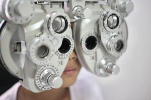 Kid eye test photo