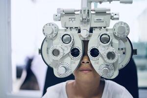 Kid eye test photo